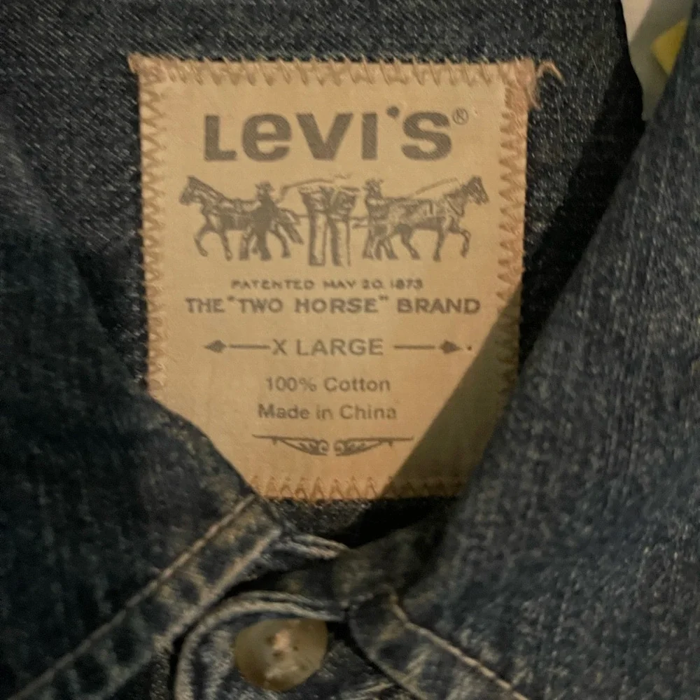 Mens XL Levis Dark Wash Denim Shirt